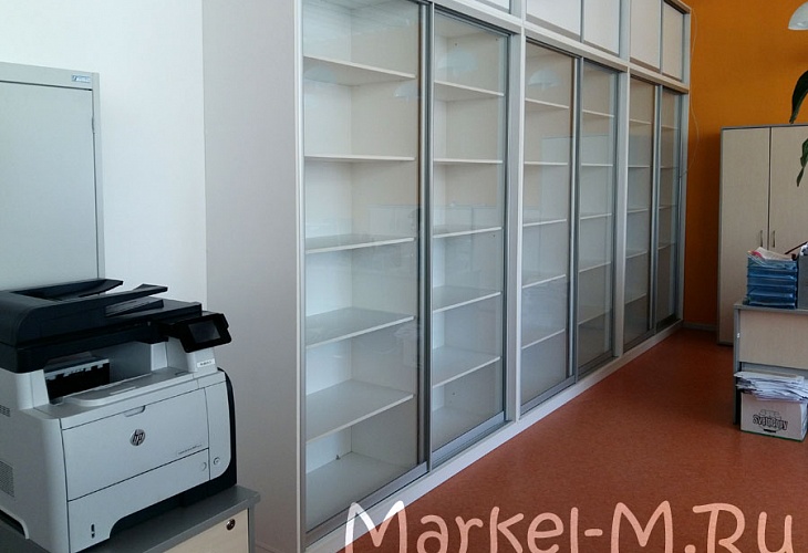 Офисный шкаф-купе для документов и папок со стеклом 