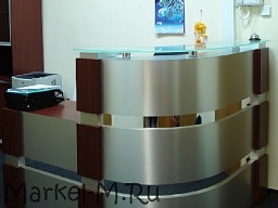Двух-уровневый стол-ресепшн угловой для секретаря в приемную офиса
