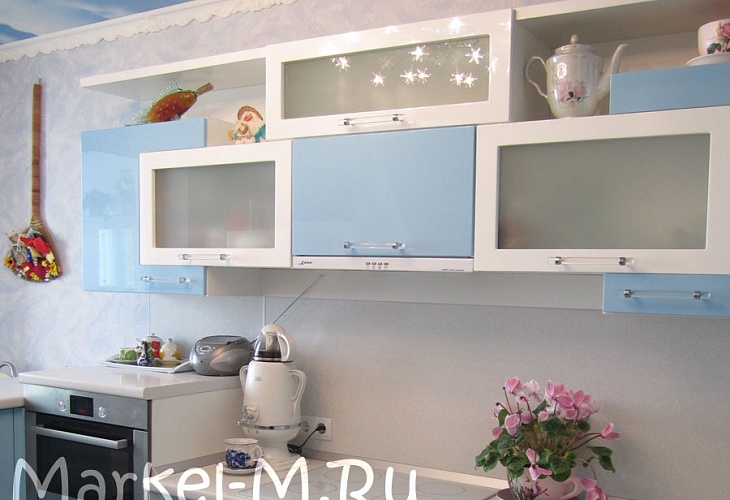 Кухня с голубыми фасадами МДФ эмаль глянец
